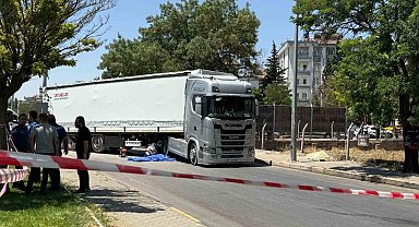 Gaziantep'te tırın altında kalarak ölen 2 kişinin kimlikleri tespit edildi