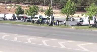 Gaziantep'te yayaya çarpan işçi servisine başka servis çarptı: 1'i ağır 4 yaralı