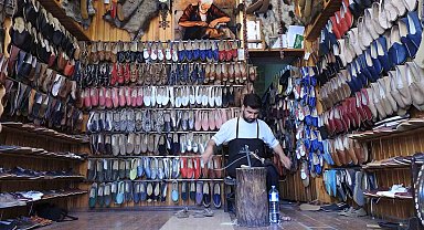 Gaziantep'te yazlık yemeni sandalet ve terliklere ilgi arttı