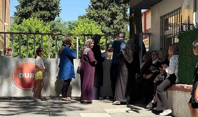Gaziantep'te YKS'ye geç kalan öğrenci içeri alınmadı