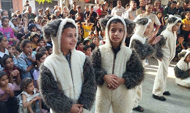 Gazze'de çocuklar, İsrail saldırıları gölgesinde Kurban Bayramı'nı kutladı