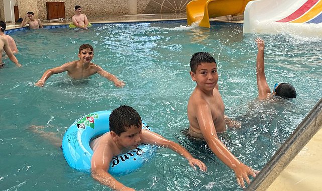 Gediz Belediyesi'nden öğrencilere aquapark sürprizi