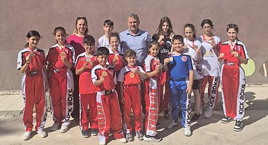 Gedizli kick boksçulardan İzmir Türkiye şampiyonası öncesi büyük başarı