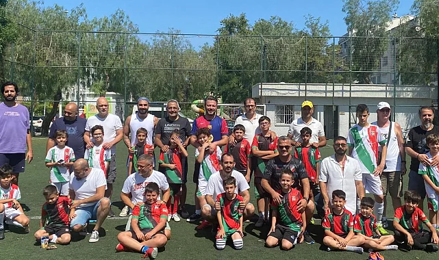 Geleneksel "Babalar Günü" maçında minikler galip geldi