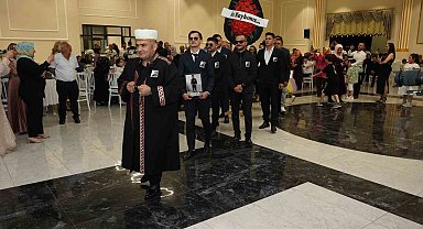 Gelin ve damada "Acı kaybımız" çelengi ile sürpriz