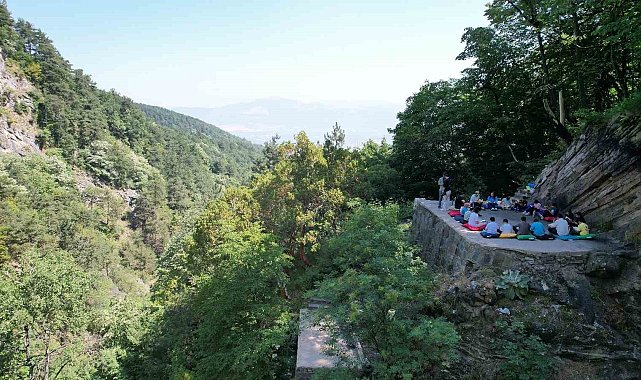 Gençlerden 'Küreklidere'de temizlik harekatı