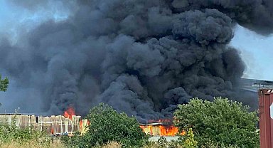 Geri dönüşüm fabrikası alevlere teslim oldu