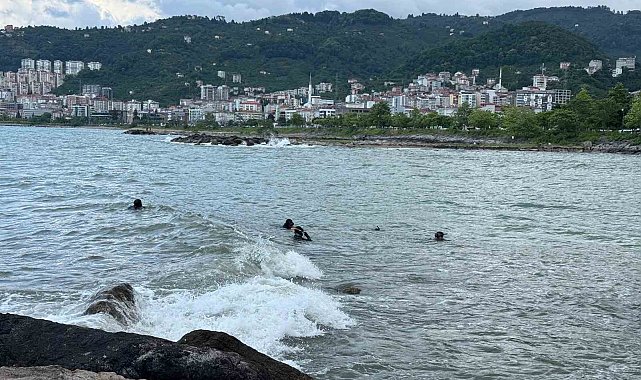 Giresun'da denizde akıntıya kapılan çocuğu arama çalışmaları sürüyor