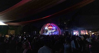 Glass Beams Espressolab Roastery'de sahne aldı