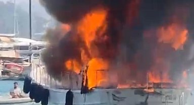 Göcek'te tekne alev alev yandı