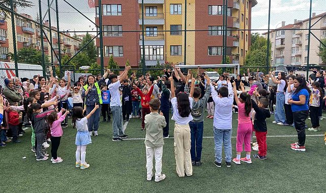 Gönüllüler el ele, çocukların bayramı şenleniyor