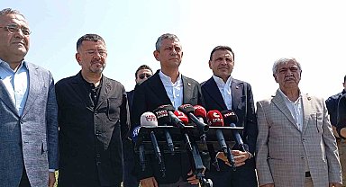 Görevden uzaklaştırılan İBB Başkanı Ekrem İmamoğlu'nun duruşması sonrası Özgür Özel açıklama yaptı