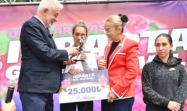 Gül Festivali, gül maratonu halk koşusu ve gül bisiklet yarışı ile renklendi