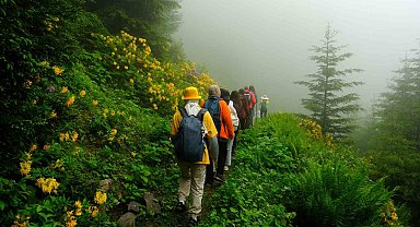 Gümüşhane'nin saklı cenneti Santa Harabeleri'nde eşsiz doğa yürüyüşü