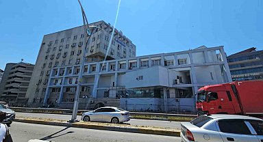 Günde 20 bin kişinin düzensiz geçtiği güzergaha üst geçit tartışması