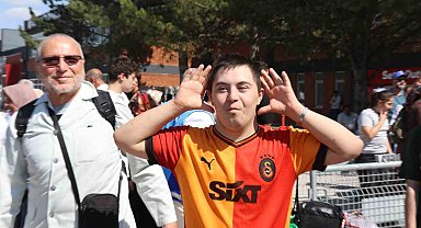 Hacdan dönen dedesini ve ninesini 'Icardi'nin hareketiyle karşıladı