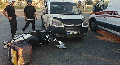 Hafif ticari araç ile çarpışan motosikletli ağır yaralandı
