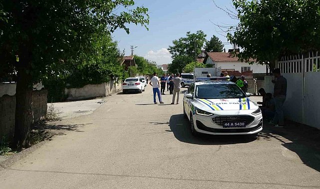 Hafif ticari araç ile otomobil çarpıştı: 4 yaralı