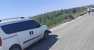 Hafif ticari araçla motosiklet çarpıştı: 2 ölü