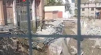 Hakkari'de adliye binasının girişinde çökme