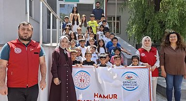 Hamur'da öğrencilere sinema sürprizi