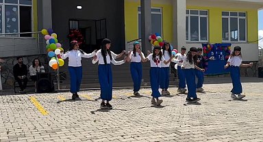 Hamur'da renkli bahar şenliği