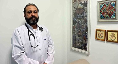 Hastane duvarlarını doktorun tabloları süslüyor