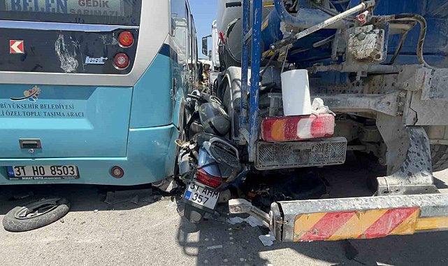 Hatay'da minibüs ile beton mikseri arasında kalan motosikletli yaralandı