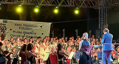 Hatay'da çocuklar ve gençler 'Yeni Yaşamın Filizleri' ile müzikle buluştu