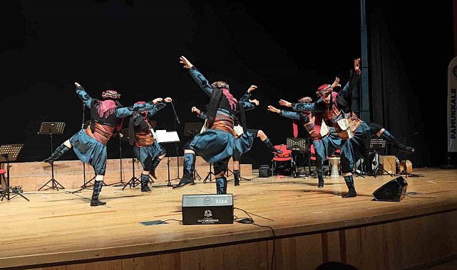 Hayat Boyu Öğrenme kursiyerlerinden türkü şöleni