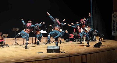 Hayat Boyu Öğrenme kursiyerlerinden türkü şöleni