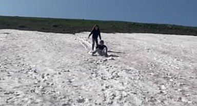 Haziran ayında yaylada kar keyfi