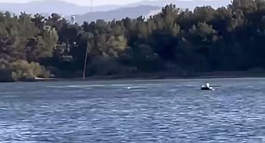 Helikopter ile kayık gölette karşılaştı