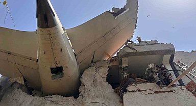 Hindistan: "Düşen uçakta kurtulan yok gibi görünüyor"