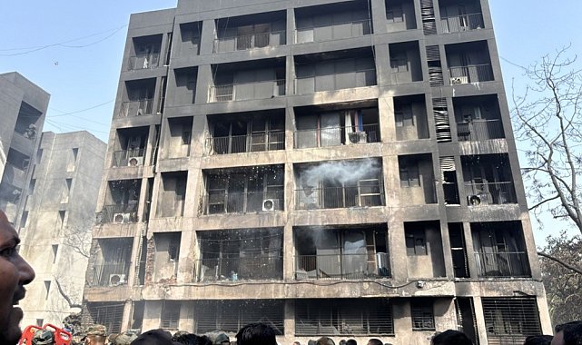 Hindistan'da yolcu uçağının kalkıştan saniyeler sonra düştüğü belirlendi