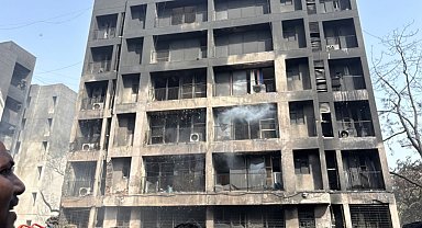 Hindistan'da yolcu uçağının kalkıştan saniyeler sonra düştüğü belirlendi