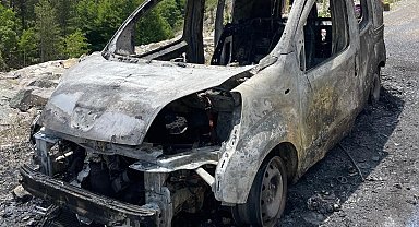 Hisarcık'ta yanan araç kullanılamaz hale geldi