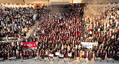 HKÜ kuruluşunun 17. yılında bin 657 öğrencisini mezun etmenin gururunu yaşadı