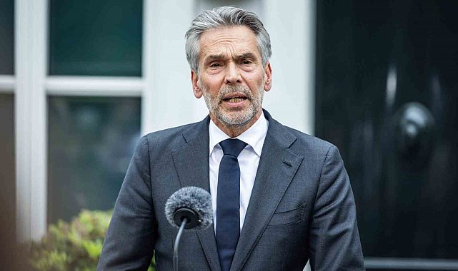 Hollanda'da hükümet dağıldı