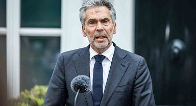 Hollanda'da hükümet dağıldı