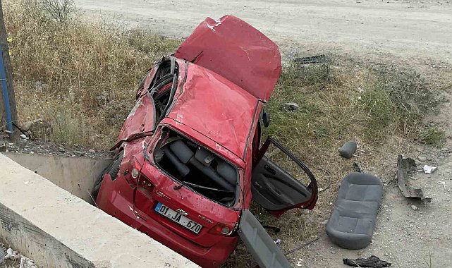 Hurdaya dönen otomobilden sağ kurtuldu