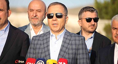 İçişleri Bakanı Yerlikaya bayram namazını Konya'da kıldı