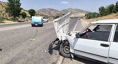 İki otomobil çarpıştı: 2 yaralı