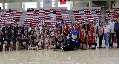 İl Emniyet Müdürlüğü tarafından düzenlenen voleybol turnuvası sona erdi