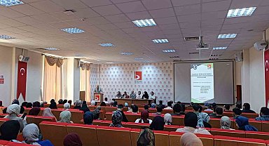 İlahiyat Fakültesinde 'Din Eğitimcisinin Nitelikleri' paneli düzenlendi