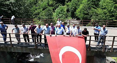 İlçeleri birleştiren köprüde ortak buluşma