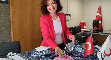 İlkokul öğrencileri depremzede arkadaşları için kaşkol ördü