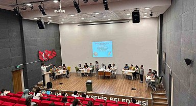 İlkokul ve ortaokullar arası bilgi yarışmalarında büyük heyecan