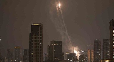 İran, İsrail'e yeni bir füze saldırısı başlattı