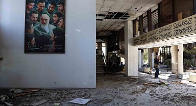 İran Radyo ve Televizyon Kurumu'nda İsrail saldırısının yol açtığı hasar görüntülendi